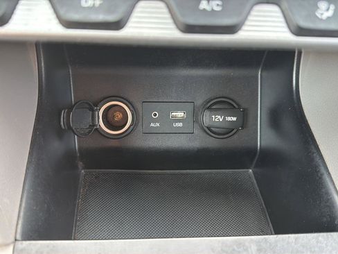 Used 2020 Hyundai Elantra SEL FWD image 9