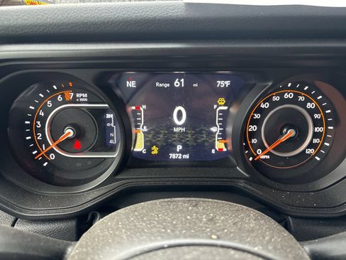 Used 2025 Jeep Gladiator Sport AWD/4WD image 7