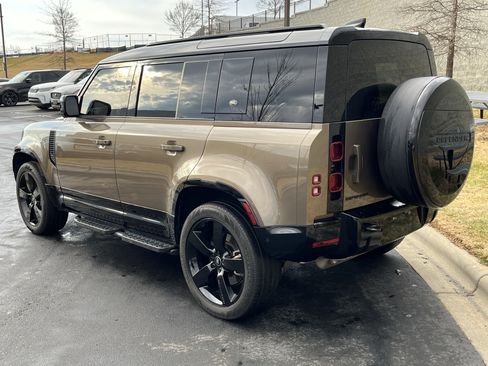 Certified 2024 Land Rover Defender 110 X-Dynamic SE image 5