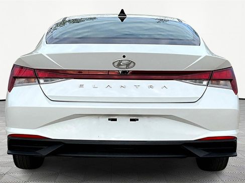 Used 2022 Hyundai Elantra SEL w/ Cargo Package image 4