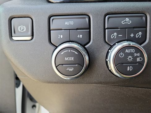 Used 2023 GMC Sierra 1500 Elevation image 22