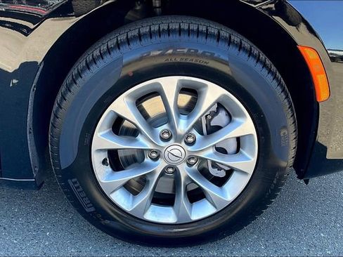 New 2026 Chrysler Pacifica Select image 12