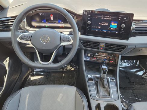 Used 2026 Volkswagen Jetta SE FWD image 3