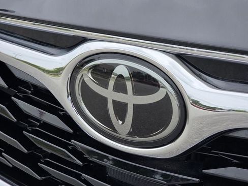 Used 2020 Toyota Highlander Limited FWD image 38