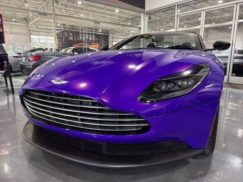 Used 2019 Aston Martin DB11 Volante image 27