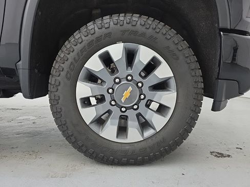 Used 2022 Chevrolet Silverado 2500 Custom w/ Custom Convenience Package AWD/4WD image 19