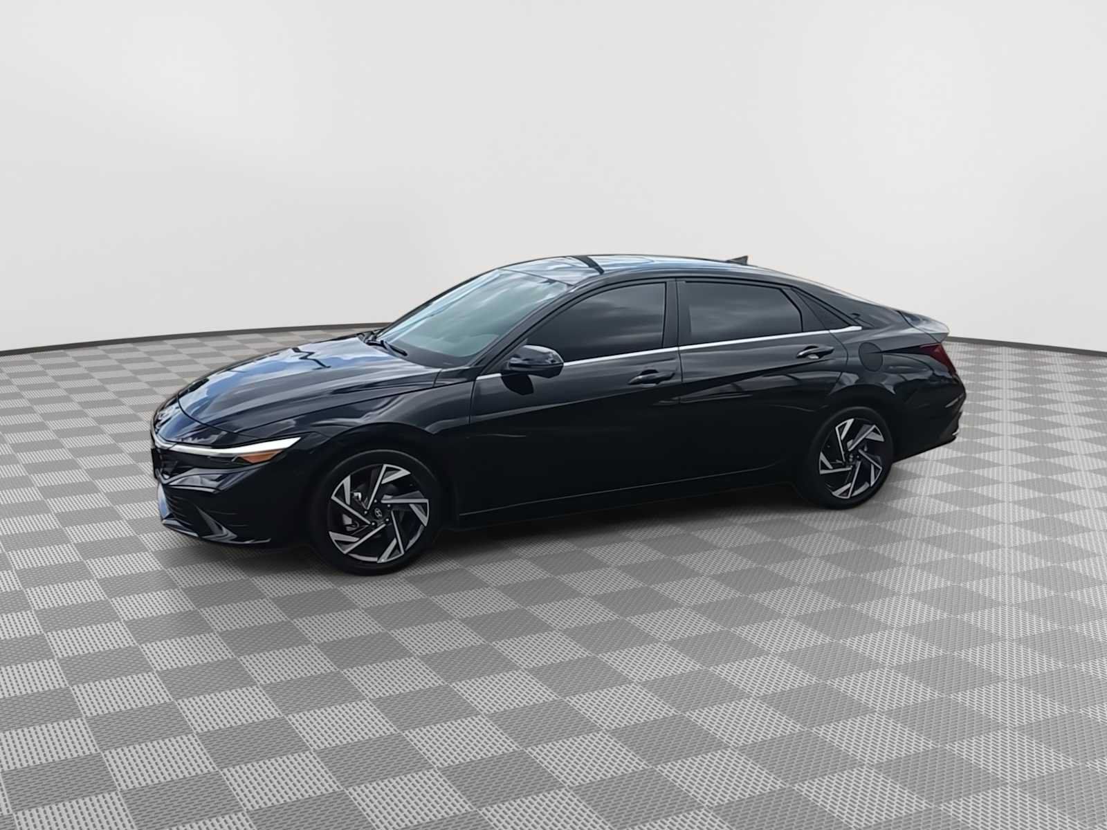 Used 2024 Hyundai Elantra Limited FWD image 4