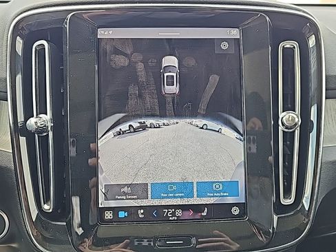 Certified 2025 Volvo XC40 B5 Core image 8