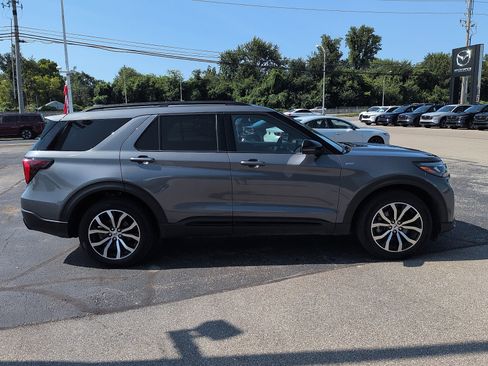 Used 2026 Ford Explorer ST-Line AWD/4WD image 2