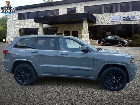 Used 2020 Jeep Grand Cherokee Altitude AWD/4WD image 4