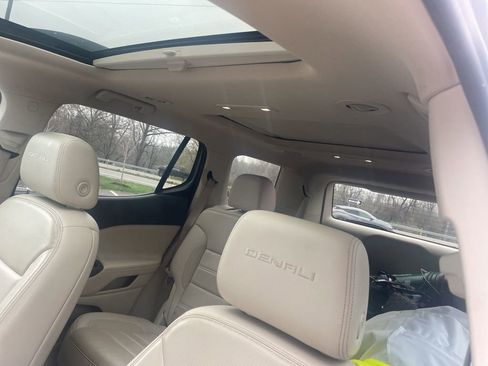 Used 2020 GMC Acadia Denali w/ Technology Package AWD/4WD image 3