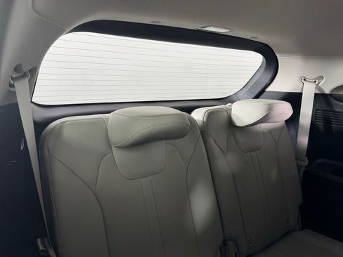 Used 2025 Kia Sorento S w/ Panoramic Sunroof Package image 32