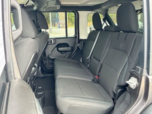 Used 2025 Jeep Wrangler Unlimited Rubicon 4xe w/ Convenience Group AWD/4WD image 23