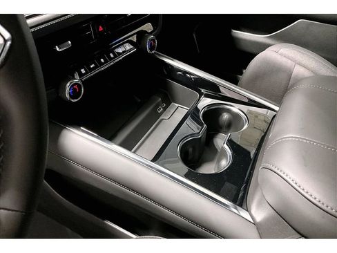 New 2026 Chevrolet Suburban LS image 9