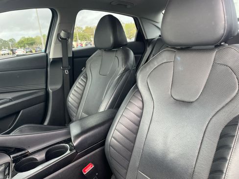 Used 2021 Hyundai Elantra Limited image 10