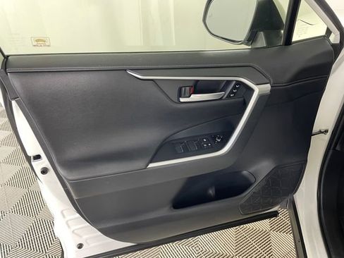 Used 2019 Toyota RAV4 Limited AWD/4WD image 16