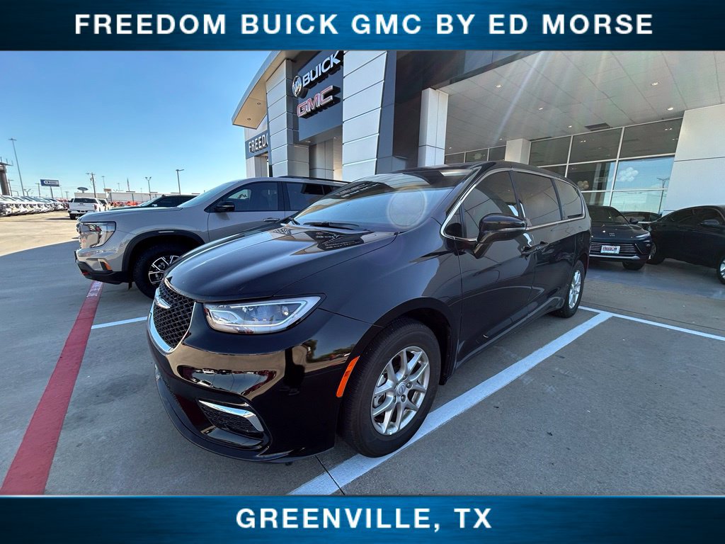 Used 2026 Chrysler Pacifica Select FWD image 1