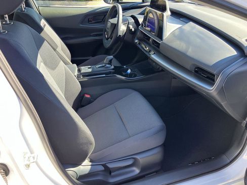 Certified 2025 Toyota Prius LE image 32