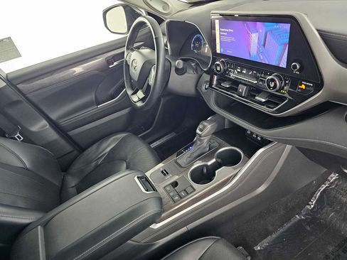 Used 2023 Toyota Highlander Limited FWD image 20