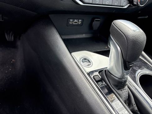 Used 2024 Nissan Altima 2.5 SV FWD image 14