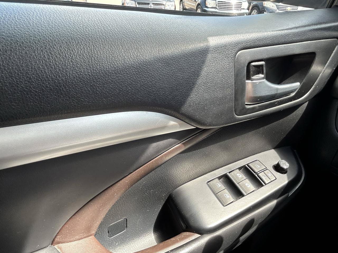 Used 2018 Toyota Highlander XLE w/ Protection Package #3 AWD/4WD image 29