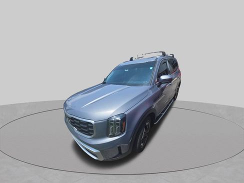 Used 2025 Kia Telluride S FWD image 3