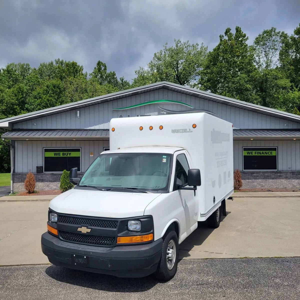 Used 2017 Chevrolet Express 3500 RWD image 1