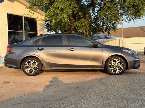 Used 2021 Kia Forte LXS FWD image 2