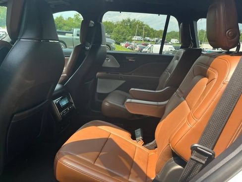 Used 2020 Lincoln Aviator Reserve w/ Equipment Group 201A RWD image 11