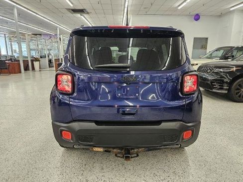 Used 2018 Jeep Renegade Altitude FWD image 5