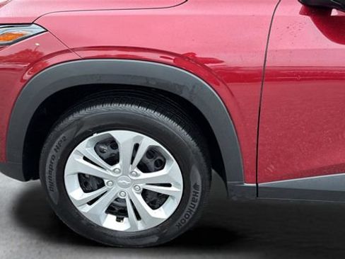 Used 2025 Chevrolet Trax LS w/ Driver Confidence Package FWD image 30
