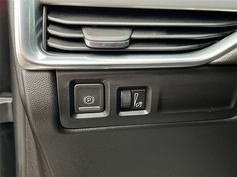 Used 2020 Cadillac XT4 Premium Luxury w/ Cold Weather Package image 10