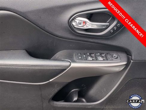 Used 2019 Jeep Cherokee Limited image 16