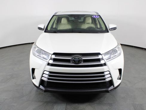 Used 2017 Toyota Highlander XLE FWD image 12