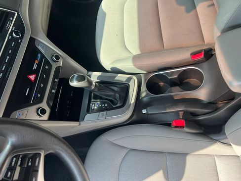 Used 2017 Hyundai Elantra SE FWD image 25