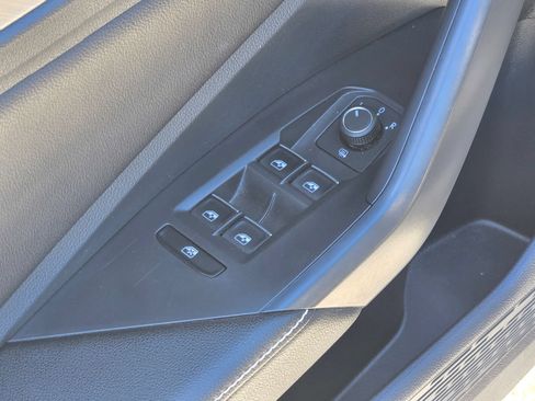 Used 2024 Volkswagen Jetta SE FWD image 24