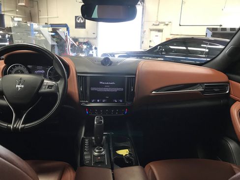 Used 2021 Maserati Levante image 16