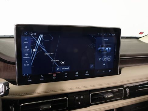 Used 2022 Lincoln Nautilus Reserve w/ Luxury Package image 7