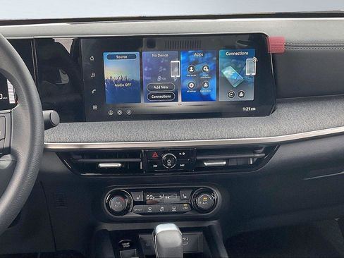 New 2026 Nissan Kicks SV image 7