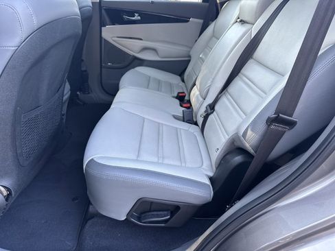 Used 2019 Kia Sorento SX w/ SX Touring Package image 23