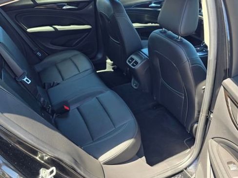 Used 2018 Buick Regal Essence image 12