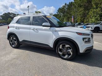 Used 2024 Hyundai Venue SEL FWD video 2