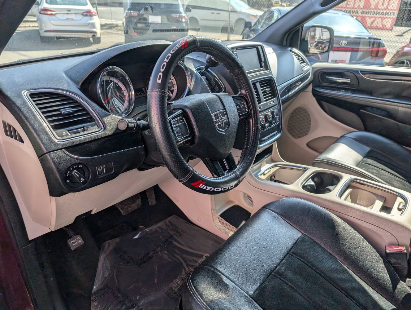 Used 2017 Dodge Grand Caravan SXT FWD image 12