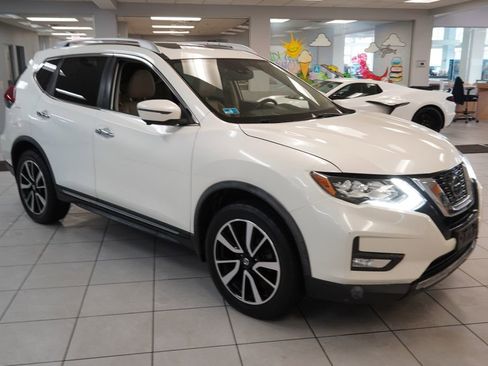 Used 2018 Nissan Rogue SL w/ Premium Package AWD/4WD image 17
