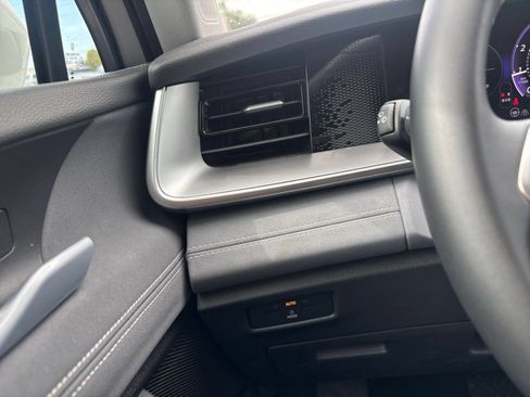 Used 2026 Volkswagen Tiguan SE FWD image 35