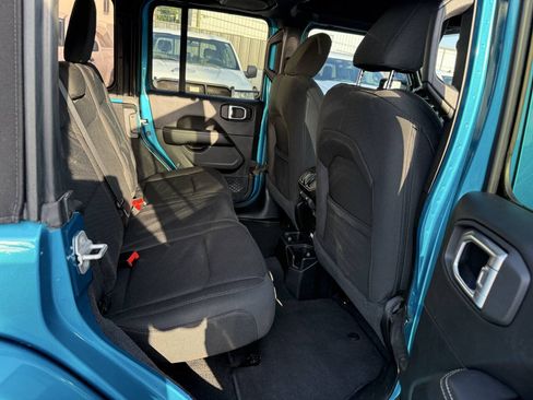 Used 2020 Jeep Wrangler Unlimited Sahara AWD/4WD image 15