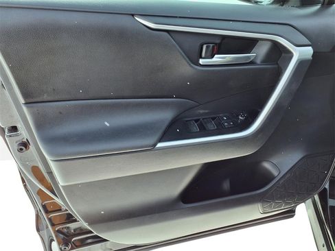 Used 2022 Toyota RAV4 XLE image 14