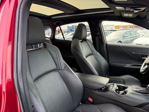 Used 2021 Toyota Venza Limited w/ Carpet Mat Package (TMS) image 21