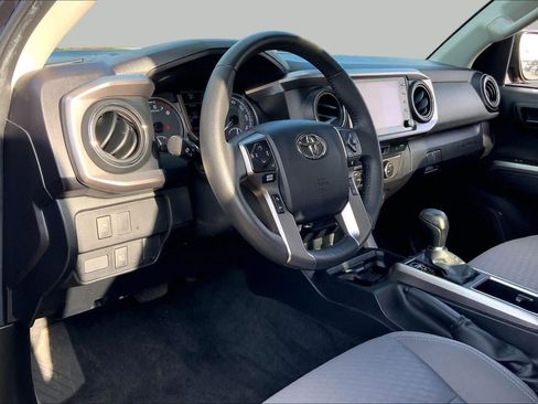 Used 2022 Toyota Tacoma SR5 AWD/4WD image 17
