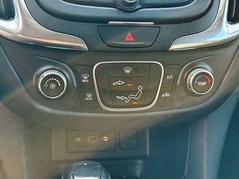Used 2020 Chevrolet Equinox LT FWD image 16